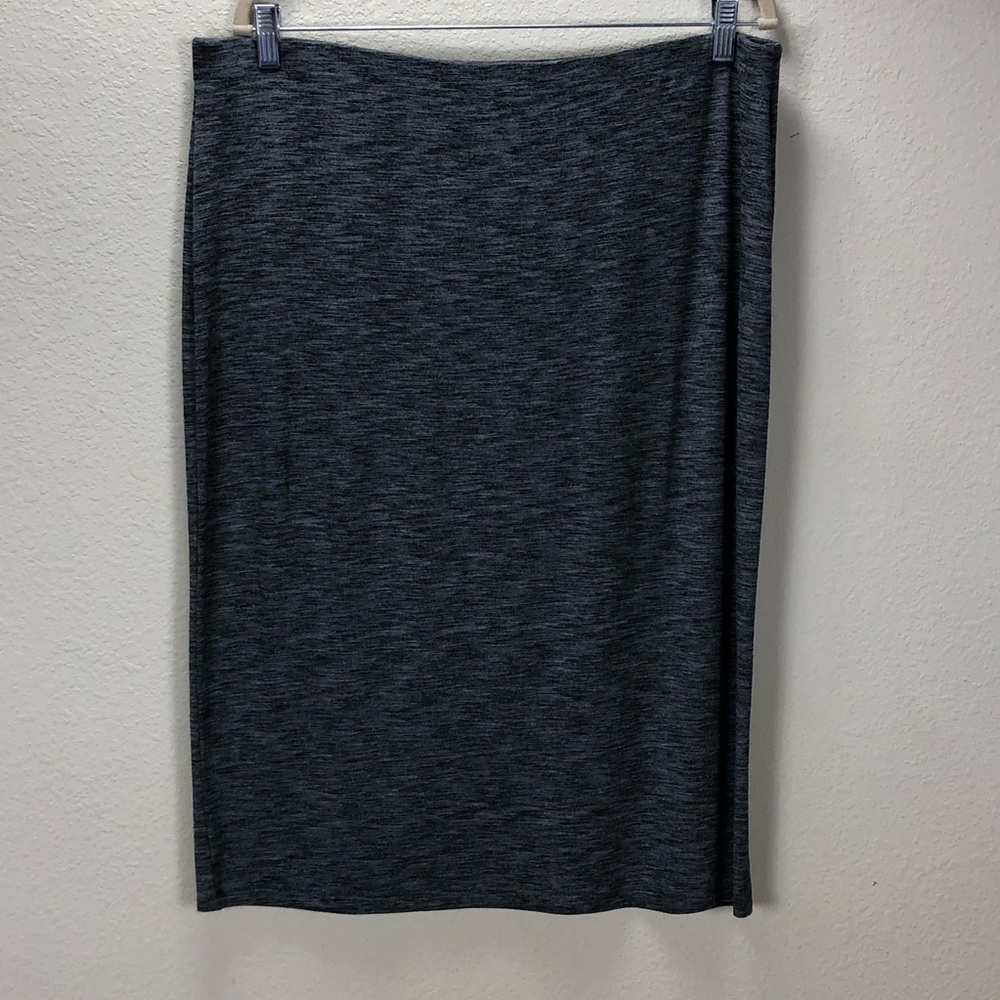 Simple Styled Black & Gray Stretch Pencil Skirt - Picture 2 of 4